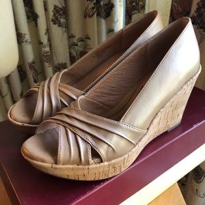 Sofft Olwen Cork Wedge in “Almond” 7M